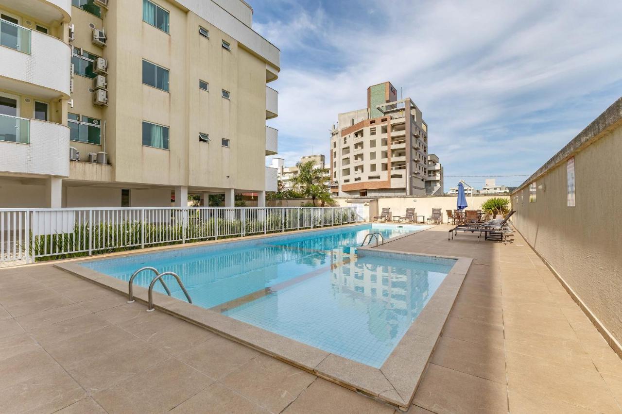Confortavel Apartamento Em Condominio Com Piscina 봄비나스 외부 사진